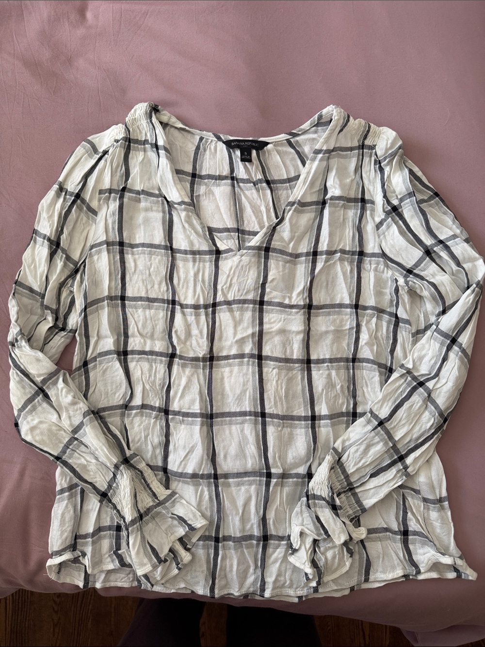 Banana Republic White Long-Sleeve V-Neck Windowpane Top